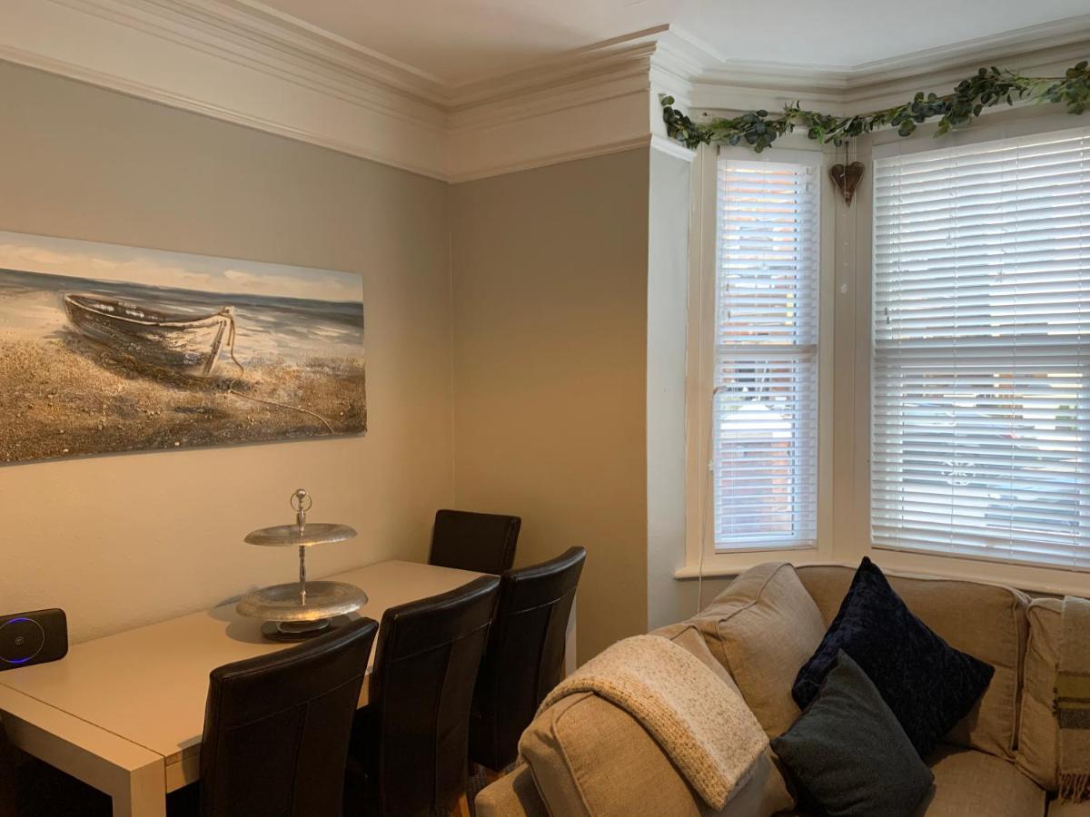 Time Out Apartment Ексмут Екстериор снимка